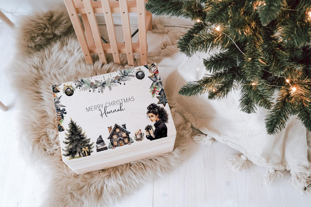 Personalisierte Adventskiste mit weihnachtlichen Ornamenten und Namen - Jellies Design