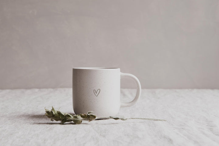 Personalisierte Steinzeug Tasse mit Herz - Jellies Design