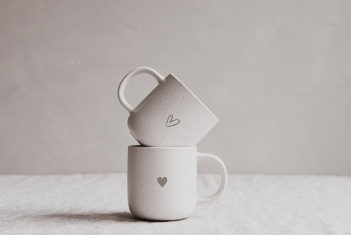 Personalisierte Steinzeug Tasse mit Herz - Jellies Design