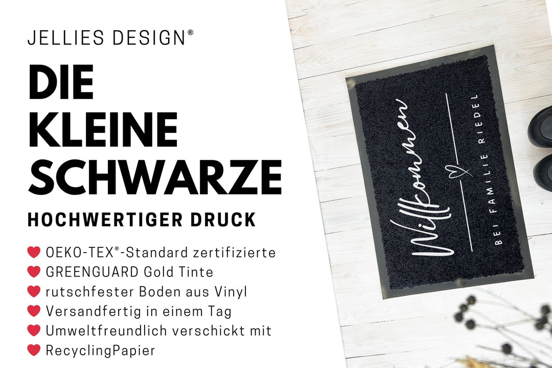 Die kleine Schwarze. Fussmatte mit Eurem Familien Namen für Indoor - Geschenk für Einzug Umzug - Mit kleinem Herz - Hochzeitsgeschenk - Jellies Design